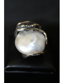 Anello con perla barocca in argento