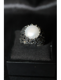 Anello in filigrana di argento con perla