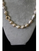 Collana di perle barocche con chiusura in argento dorato