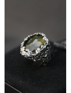 Anello in argento con cristallo fumè