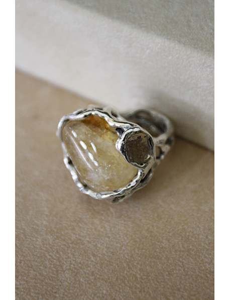 Anello in argento fantasia con citrino