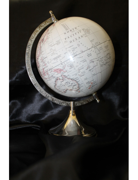 Mappamondo grande con bila di argento