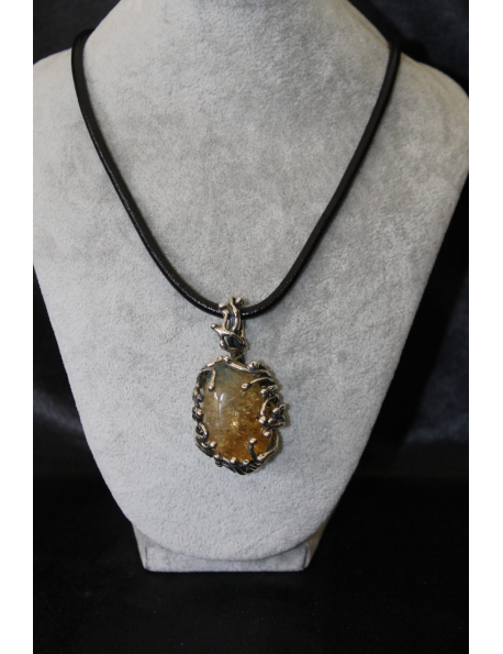 Collana in cuoio con ciondolo di citrina e argento