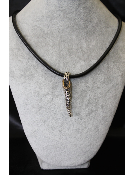 Collana in cuoio con corno in argento