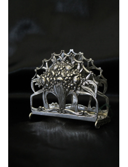 Portatovaglioli in argento cesellato a mano