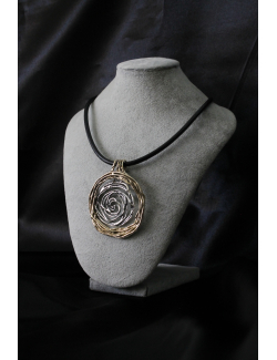 Collana con ciondolo spirale grande in argento e bronzo