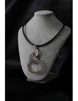 Collana con pendente doppi cerchi in argento e bronzo