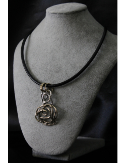 Collana con pendente spirale in argento e bronzo