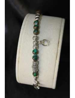 Bracciale con pietre e amuleto in argento