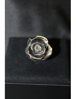 Anello modello rosa in argento