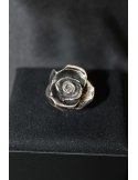 Anello modello rosa in argento